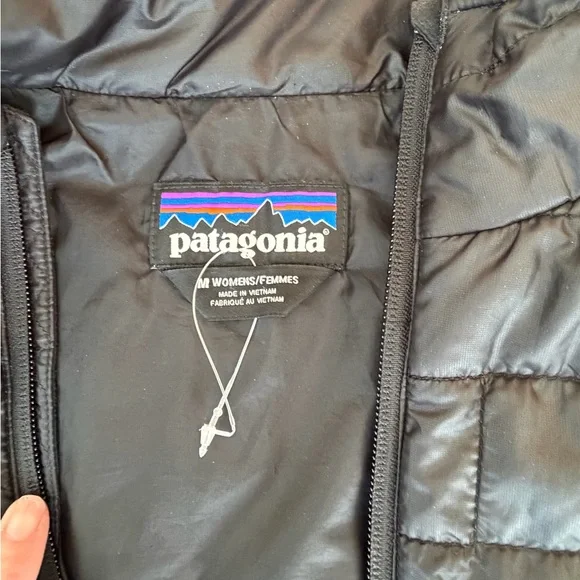Patagonia Women's Quilted Black Puffer Jacket - Picture 2 of 3